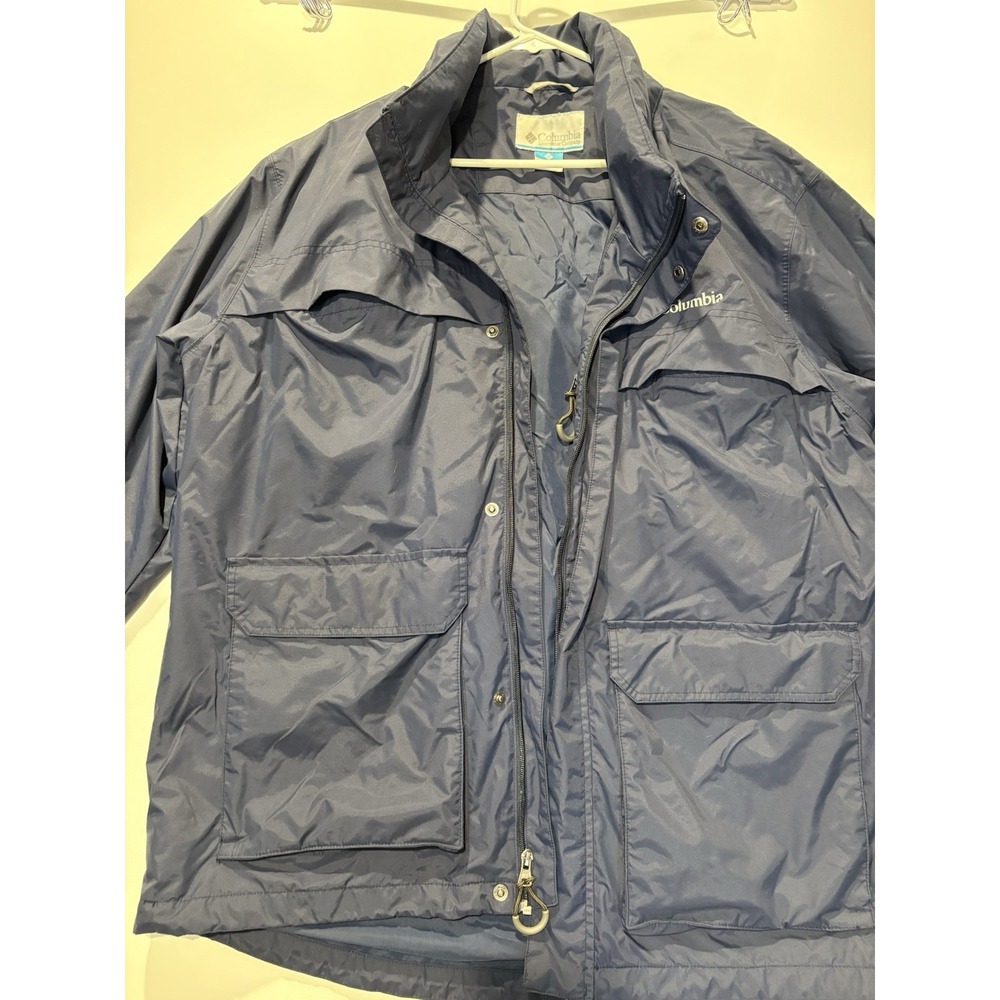 Columbia Men's XM1810 , Rain Jacket Size Xlarge With Hood.